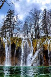 View of Waterfalls in Plitvice Lakes National Park Croatia Journal: 150 Page Lined Notebook/Diary