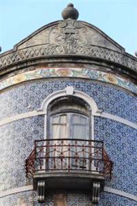 Lovely Tiled Building in Lisbon Portugal Architecture Journal: 150 Page Lined Notebook/Diary